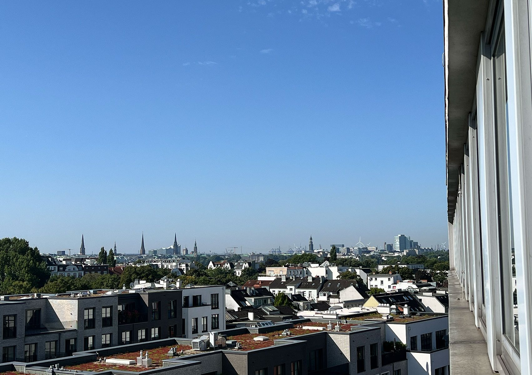 Ausblick aus der 7. Etage bei Charon auf die Elphi und den Hafen in Hamburg